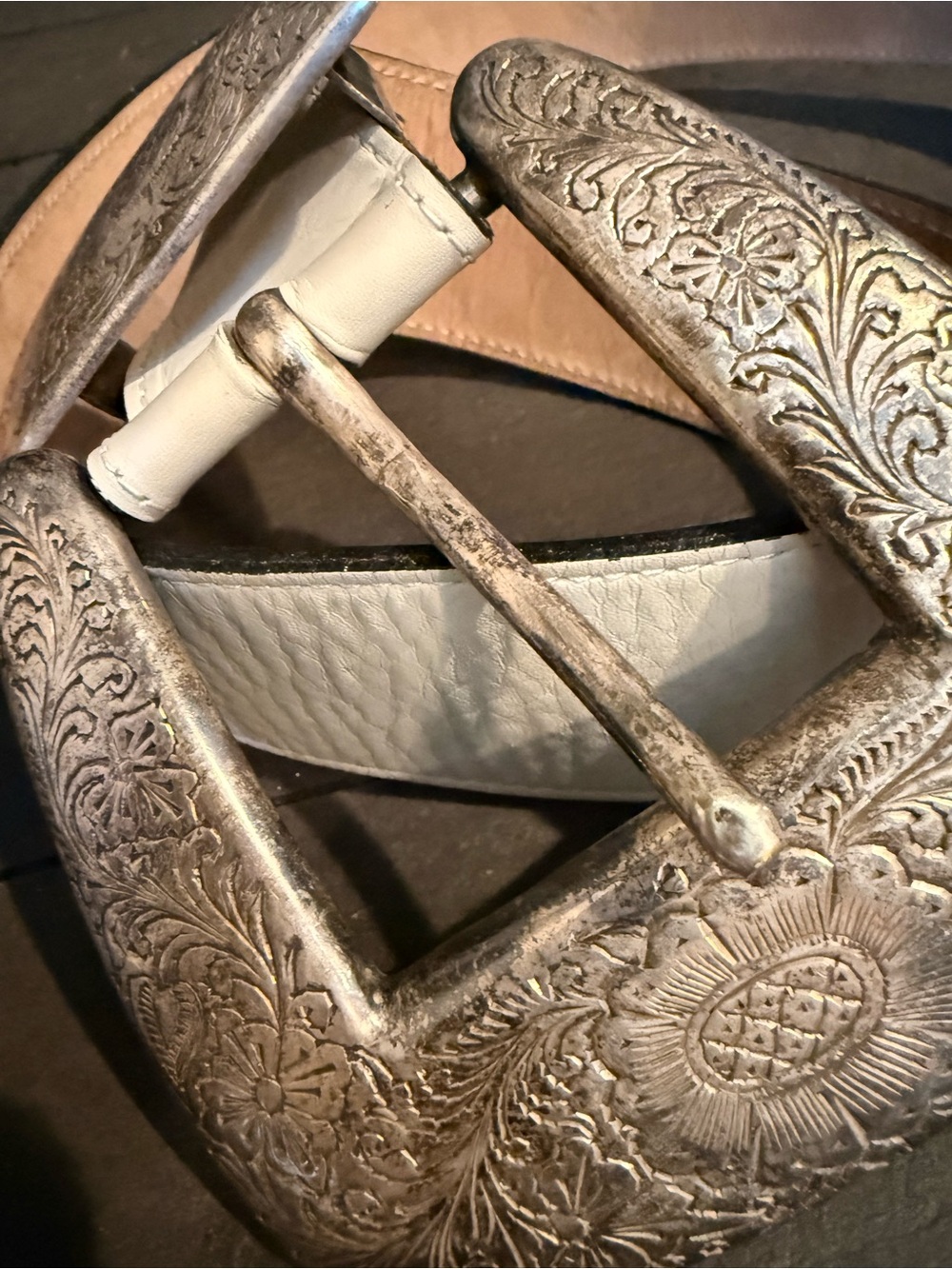GORGEOUS!!π₯ STREETS AHEAD IVORY 2" LEATHER BRASS/SILVER PLATE BELT SIZE M - Picture 5 of 10